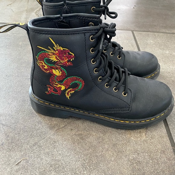 Dr Martens Dragon Embroidery Boots Nwob 